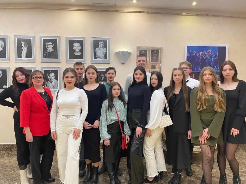 19 марта обучающиеся 11 класса посетили Тюменский драматический спектакль.