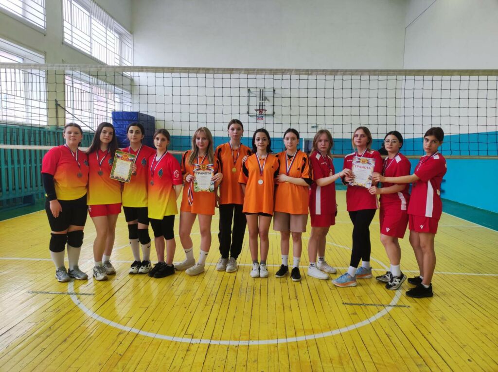 10 апреля в ДЮСШ Спринт прошли соревнования по парковому волейболу 4х4.